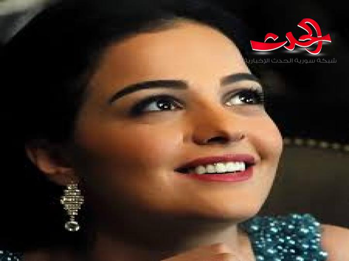الممثلة زينة بارافي تعيش قصة حب وأهلها يعارضونها
