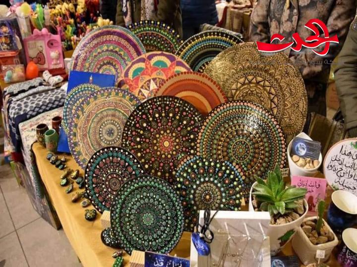 جمعية نساء صغيرات تقيم معرض وبازار (أعمال مبدعة لنساء صغيرات) في حمص