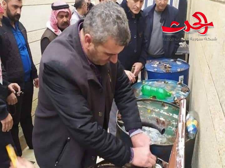 تموين حماه تضبط كمية كبيرة من المازوت والغاز والبطاقات الذكية بمنزلي مختار وأبيه!!