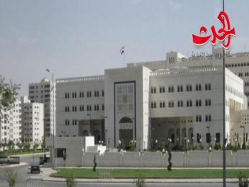 خبير اقتصادي : تذبذب الدولار ينعكس سلباً على الحياة المعيشية و على الحكومة أن تؤثر في السوق السوداء!!