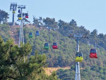 السياحة تدرس إنشاء تلفريك بين جبل يونان إلى بلودان