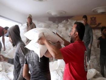 6800 عائلة بريف درعا تستفيد من المساعدات الانسانية