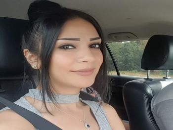 عاجزة تماما عن الكتابة للشاعرة ريم بندك