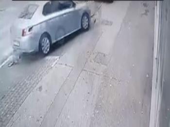 بالفيديو..حادث مروري بسبب الكعب العالي