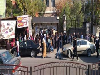 لمعالجة الازدحام..المصرف التجاري يرفع سقف السحوبات حتى 70 ألف ليرة 