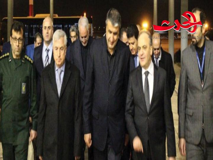 الوفد الحكومي برئاسة خميس يصل إلى طهران لتقديم واجب العزاء