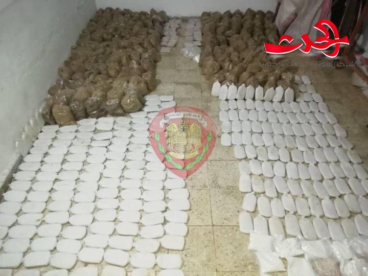 فرع مكافحة المخدرات في اللاذقية يصادر كميات كبيرة من مادة الحشيش المخدر وحبوب الكبتاغون.