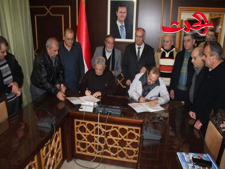 توقيع عقد معمل تدوير النفايات الصلبة في السويداء