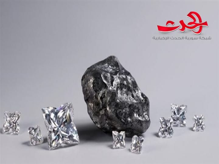 ألماسة في حجم كرة التنس تخطف الأنظار في أحد متاجر لوي فيتون في باريس