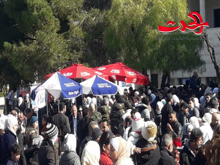 فعالية" كونوا معنا كل شي بليرة" تسعد المواطنين بما يحملون من ليرات   الحلاق" الليرة السورية هي القوة في اقتصاد البلد"