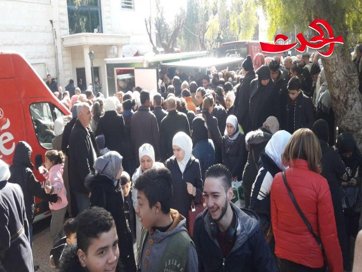 فعالية" كونوا معنا كل شي بليرة" تسعد المواطنين بما يحملون من ليرات   الحلاق" الليرة السورية هي القوة في اقتصاد البلد"
