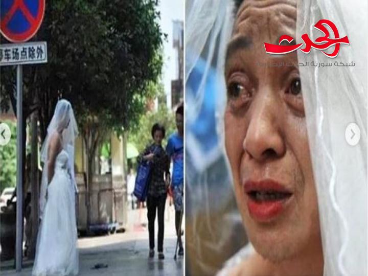 أب يخرج عن المألوف ويرتدي فستان زفاف.. تعرف الى قصته