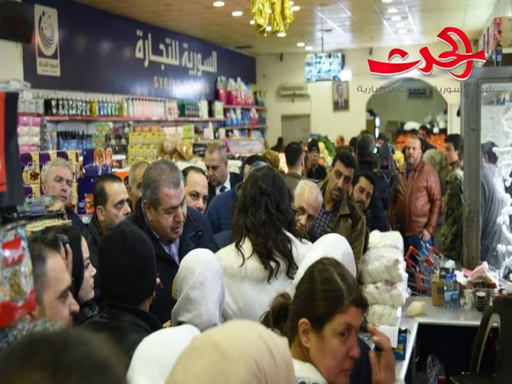 في أول يوم ... 81 الف و851 عائلة استفادت من شراء المواد الغذائية عبر البطاقة الالكترونية.