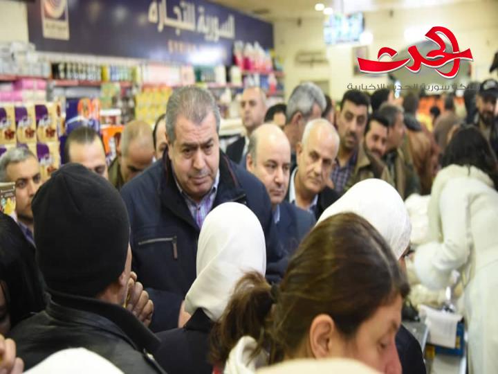 في أول يوم ... 81 الف و851 عائلة استفادت من شراء المواد الغذائية عبر البطاقة الالكترونية.