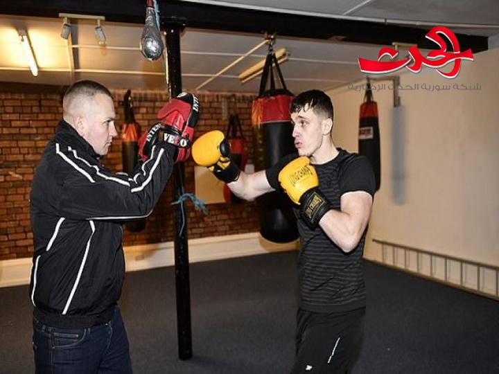 ملاكم ينجو من الموت بأعجوبة بعد أن اخترقت السكين راسه