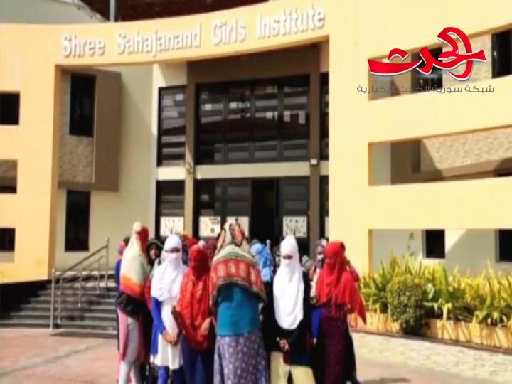 معتقدات غريبة في الهند تجاه الدورة الشهرية تجبر فنيات للتفتيش وخلع ملابسهن