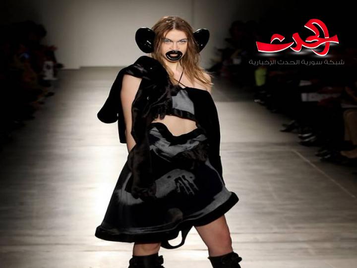 عرض أزياء يثير الجدل بأزيائه العنصرية فمن استهدف؟