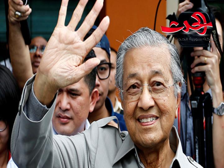 تكليف مهاتير محمد بتصريف الأعمال