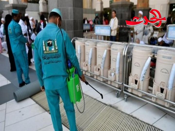 السعودية تعقم المسجد الحرام يوميا اربع مرات وتعلق دخول أراضيها لغاية العمرة.. والسبب؟