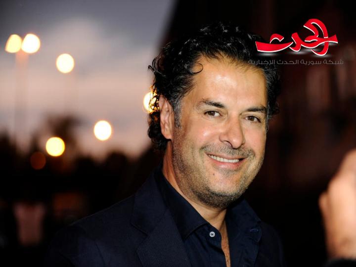 راغب علامة يبتكر نوعا جديدا من المصافحة اتقاء لشر كورونا