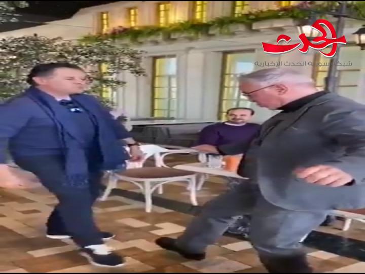 راغب علامة يبتكر نوعا جديدا من المصافحة اتقاء لشر كورونا