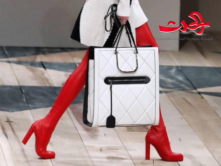 عرض أزياء تاريخي لدار" مكوين" والأحمر فيه سيد الالوان