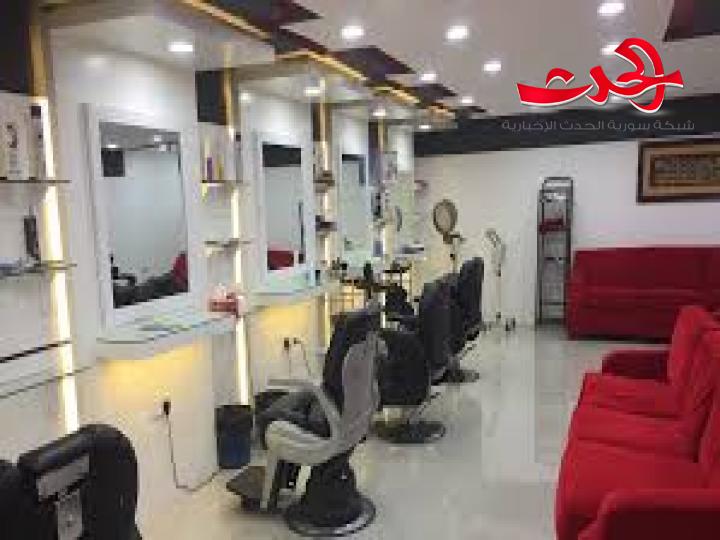 اسعار جديدة للحلاقين.. 35 ألف للخطبة و50 الف للزفاف.. والرجالي؟