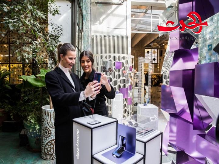 غالاكسي زد القابل للطي يهيمن على اسابيع الموضة   حظي أحدث هواتف