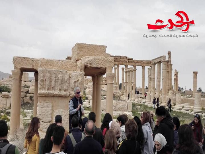 رحلة علمية سياحية شارك فيها عدد من الأدلاء السياحيين وطلاب كليات السياحة والآثار والعمارة