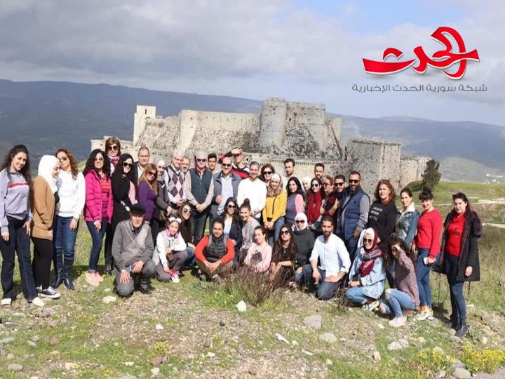 رحلة علمية سياحية شارك فيها عدد من الأدلاء السياحيين وطلاب كليات السياحة والآثار والعمارة