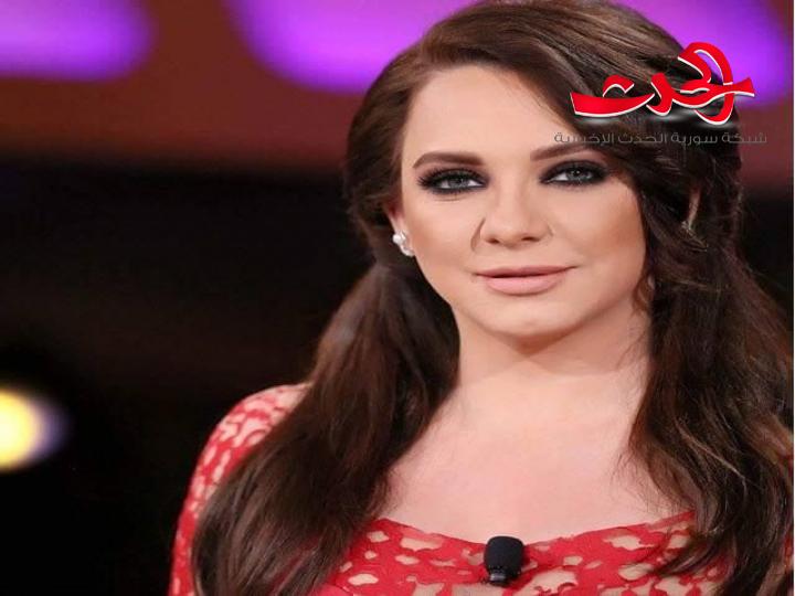 سلاف فواخرجي تفاجئ جمهورها بهذه الاطلالة الجديدة.. تعرف التفاصيل