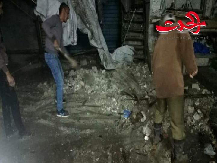 انهيار جزء من جدار لمنزل قديم قبالة تجمع باب المزار في الللاذقية