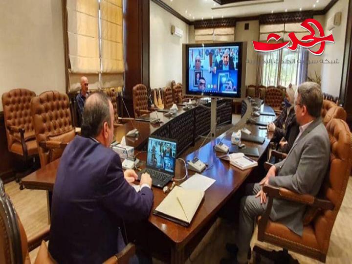 إلكترونياً..وزير الإدارة المحلية والبيئة المهندس حسين مخلوف يترأس اجتماعاً مع السادة المحافظين