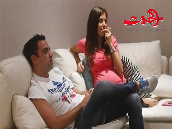 اسطورة برشلونة تشافي وزوجته يتبرعان بمليون دولار لعلاج كورونا