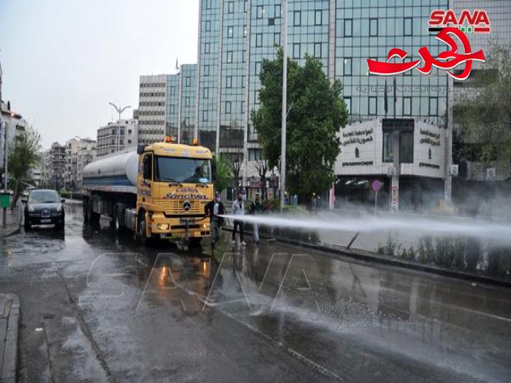 تواصل حملات التعقيم للشوارع في دمشق