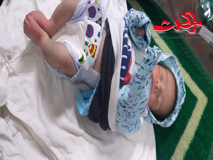 العثور على طفل رضيع  مرمى على الطريق الحربي بدرعا