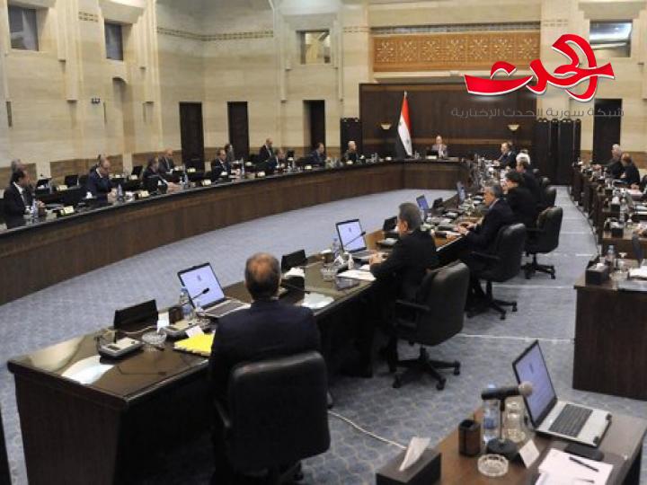 مجلس الوزراء يسمح لبعض المهن بالعمل بالحد الادنى من العمال