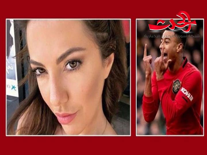 لاعب انجليزي يراسل عارضة أزياء للتعري.. فكيف اجابته؟