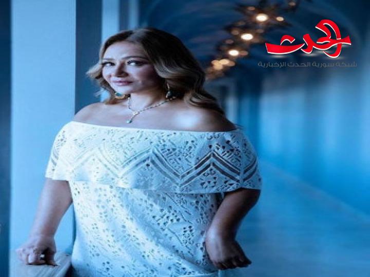 شاهد ليلى علوي بأحدث جلسة تصوير بإطلالة متألقة