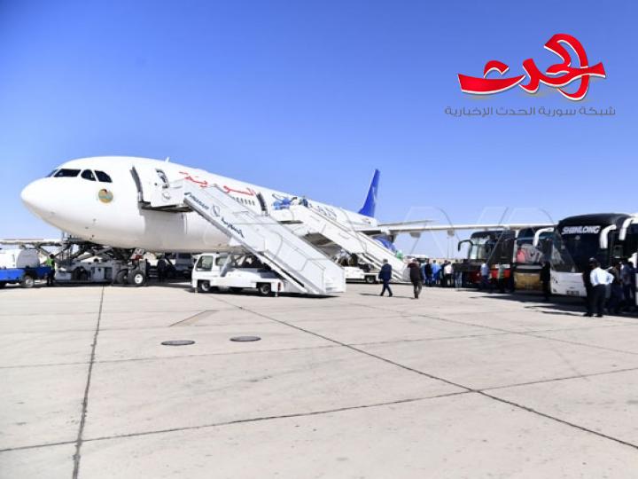بالفيديو.. وصول طائرة من مصر تقل سوريين عالقين في مصر
