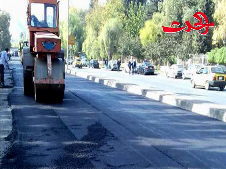 استمرار عمليات التزفيت لاحياء دمشق ليلا وتركيب الدرابزينات على جسورها