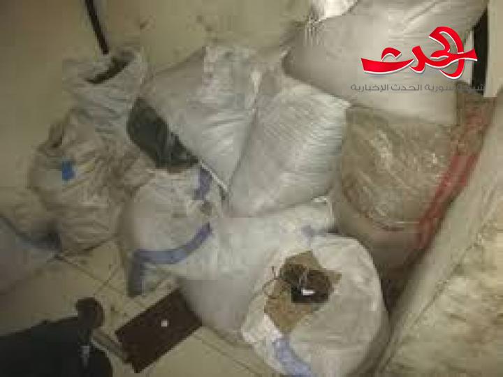 عناصر تموين اللاذقية يضبطون ورشة لتصنيع الاحذية من السيرومات الطبية