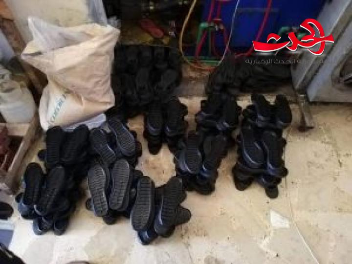 عناصر تموين اللاذقية يضبطون ورشة لتصنيع الاحذية من السيرومات الطبية
