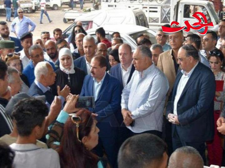 الوفد الوزاري يزور سهل عكار ويتفقد الزراعات المحمية