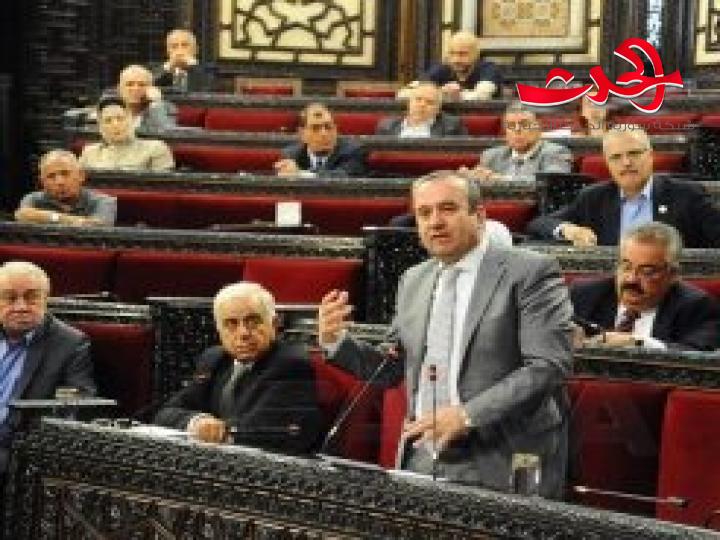 مخلوف: العمل جار على إعادة أهالي مخيم اليرموك والحجر الاسود إلى منازلهم
