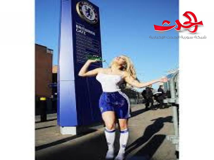 ملكة جمال بريطانيا لأجمل الارداف تتوعد بالظهور عارية اذا فاز فريقها لكرة القدم