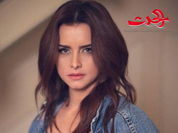 نور اللبنانية تظهر بالحجاب في جلسة تصوير على غلاف مجلة فوغ