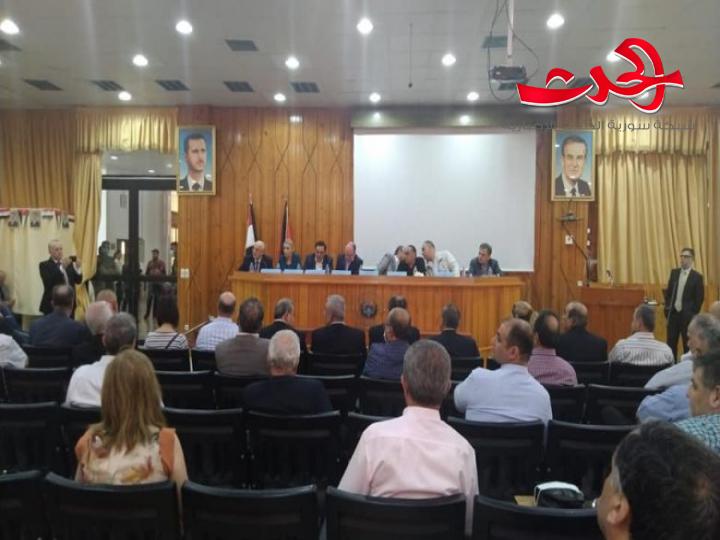 استاذ جامعي يقترح إلغاء ضرائب الدخل في حال عدم زيادة الرواتب للموظفين