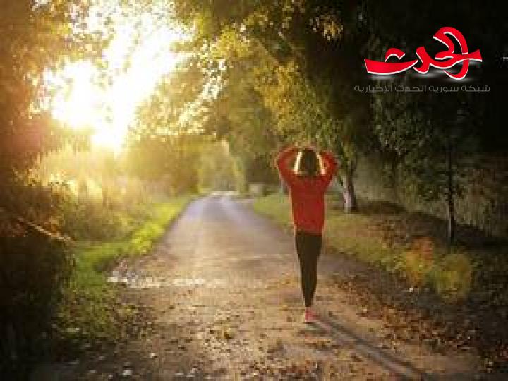 تعرف إلى فوائد المشي منها تمديد متوسط العمر