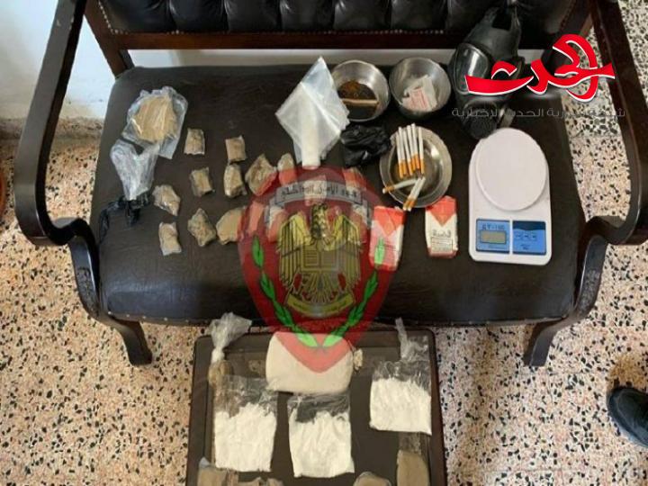 مروج مخدرات بطرطوس بحوزته ١ كيلوغرام من الحشيش المخدر